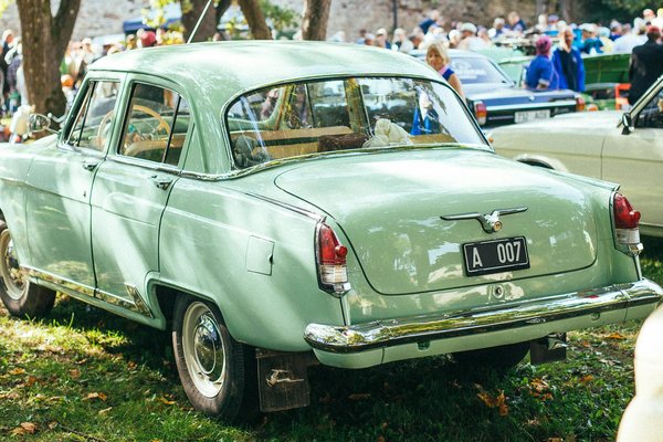 Transformez votre style de fête avec les broches tendance à ne pas manquer !